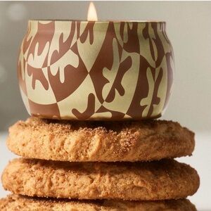 Voluspa NWT Gourmand Gingerbread Chalet Candle 4-ounce